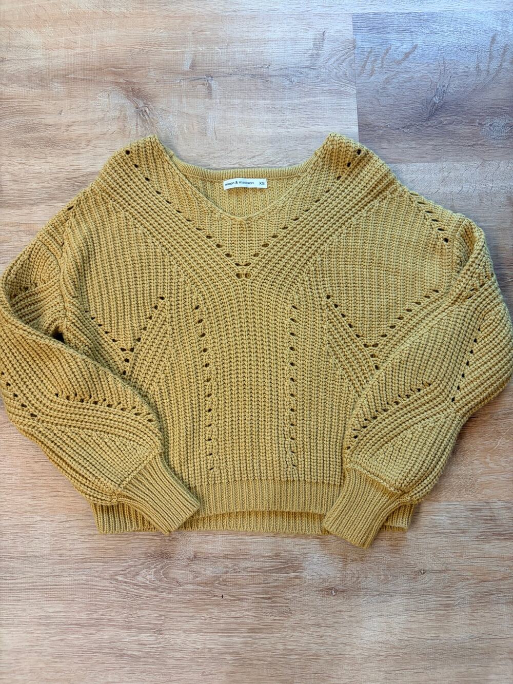 Moon & Madison Mustard Yellow Knit Sweater XS V-Neck Chunky Fall Boho